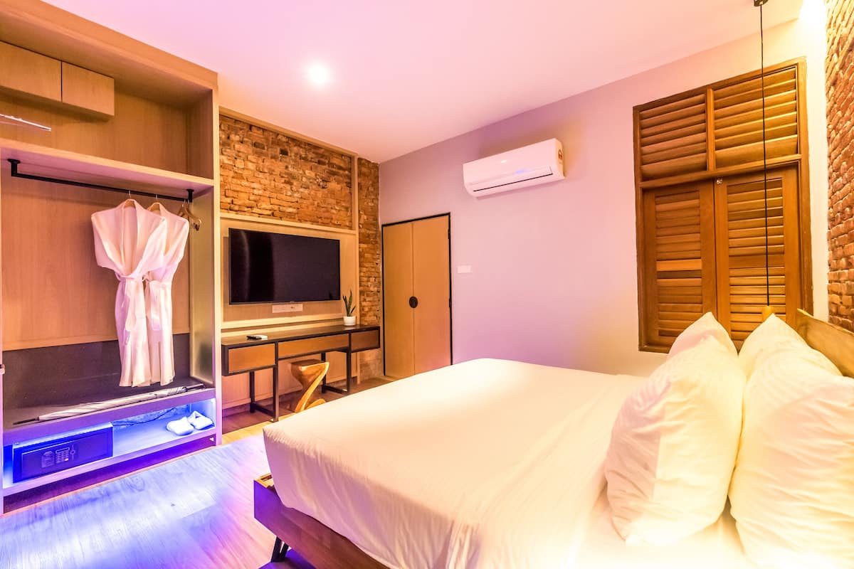 1 quarto, cofres nos quartos, escrivaninha