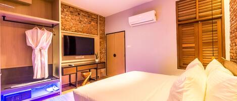 Safe på rommet, skrivebord, strykejern/-brett og wi-fi (inkludert)