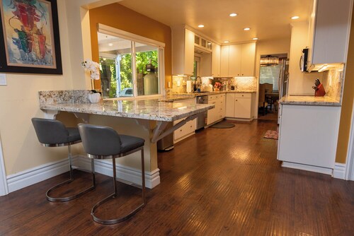 Camp Delta Luxury Lodge 7 BR, Lake, Boat, Pool