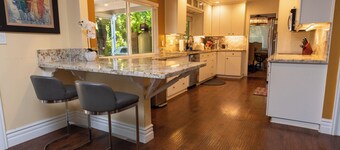 Camp Delta Luxury Lodge 7 BR, Lake, Boat, Pool