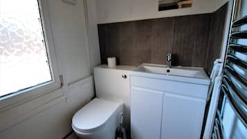 Suihku, pyyhkeet, vessapaperi