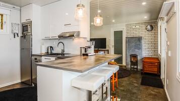 Geladeira, micro-ondas, lava-louças