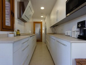 Refrigerador, microondas, horno, lavavajillas