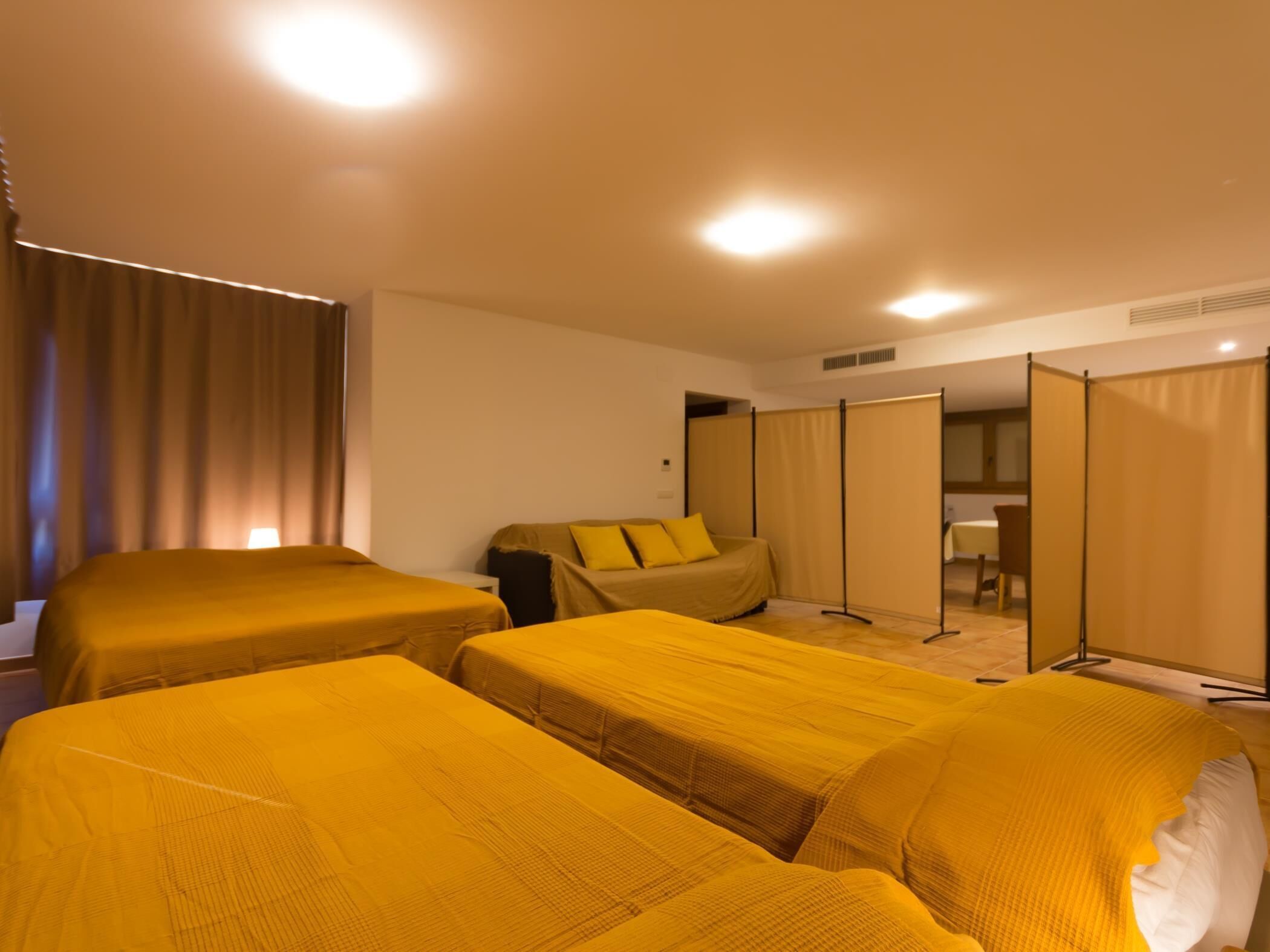 8 bedrooms, iron/ironing board, free Internet