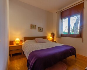 8 chambres, fer et planche à repasser, accès à Internet (gratuit)