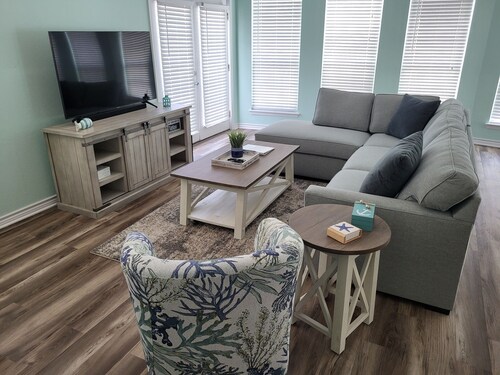 Ocean View, Short Walk to Beach, Free Golf Cart Included