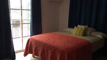 Iron/ironing board, free WiFi, bed sheets