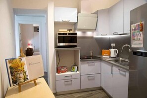 Fridge, microwave, oven, stovetop - Stunning 5-guests apartment 2 km from Amalfi (Ravello)