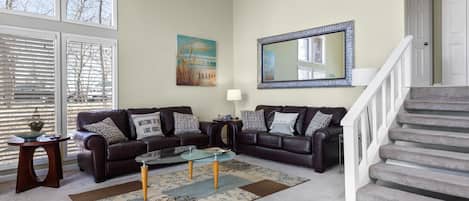 Télévision à écran plat, lecteur de DVD