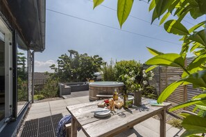 A rooftop patio with a hot tub, dining table, and outdoor seating area. - 6 The Dunes - Short walk to the beach - Hot Tub - Free Wi-Fi (Hayle)