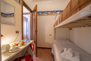 2 bedrooms, desk, free WiFi, bed sheets