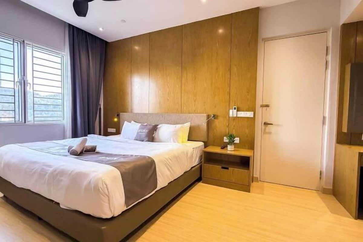 Iron/ironing board, free WiFi, bed sheets