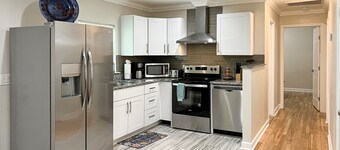 Charming Home Near Coliseum!