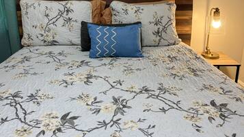 3 slaapkamers, een strijkplank/strijkijzer, gratis wifi, beddengoed