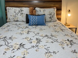 3 bedrooms, iron/ironing board, free WiFi, bed sheets - Charming Home Near Coliseum! (Hattiesburg)