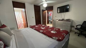 3 bedrooms, iron/ironing board, Internet, bed sheets