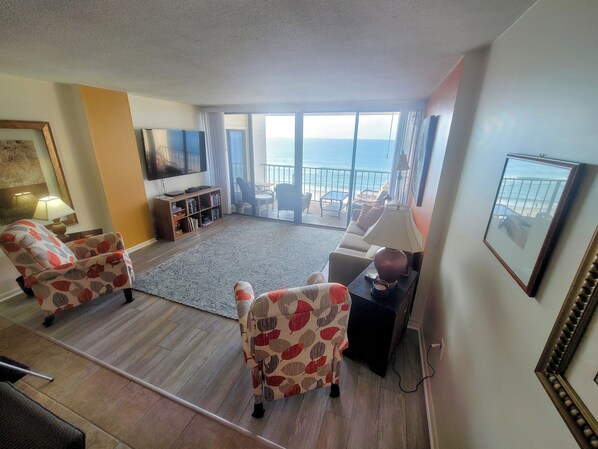 Smart-TV, DVD-Player, Bücher, Videothek