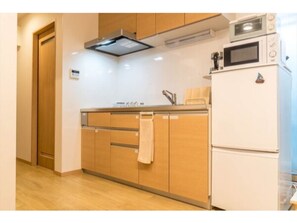 Fridge, microwave, stovetop, cookware/dishes/utensils