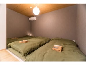 1 bedroom, desk, free WiFi, bed sheets