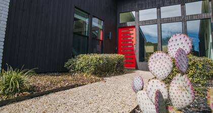 Spacious Sleeps 20 with Heated Pool & Game Room by Uptown Dallas