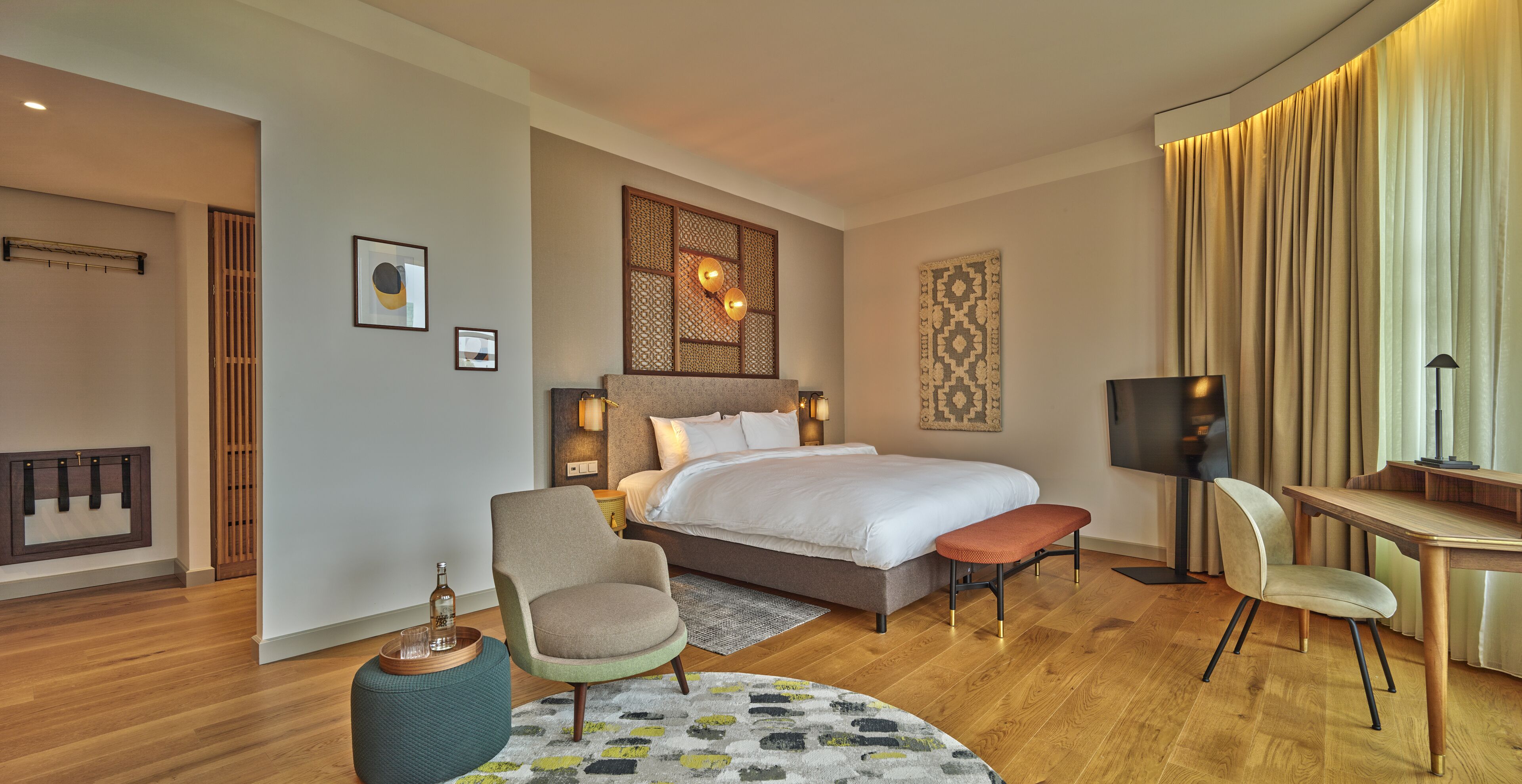 Suite, 1 King Bed (Kneuterdijk View) | Premium bedding, minibar, in-room safe, desk