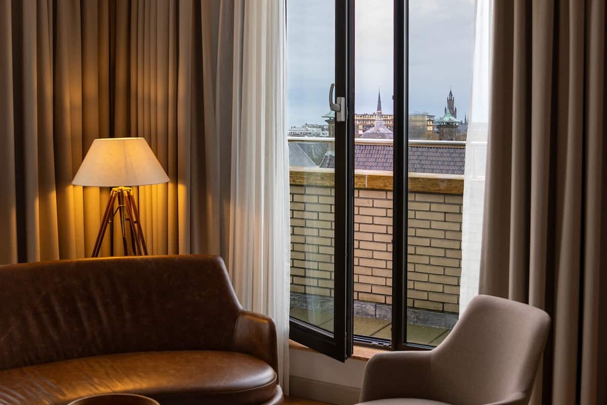 Suite, 1 King Bed, Balcony | Room amenity