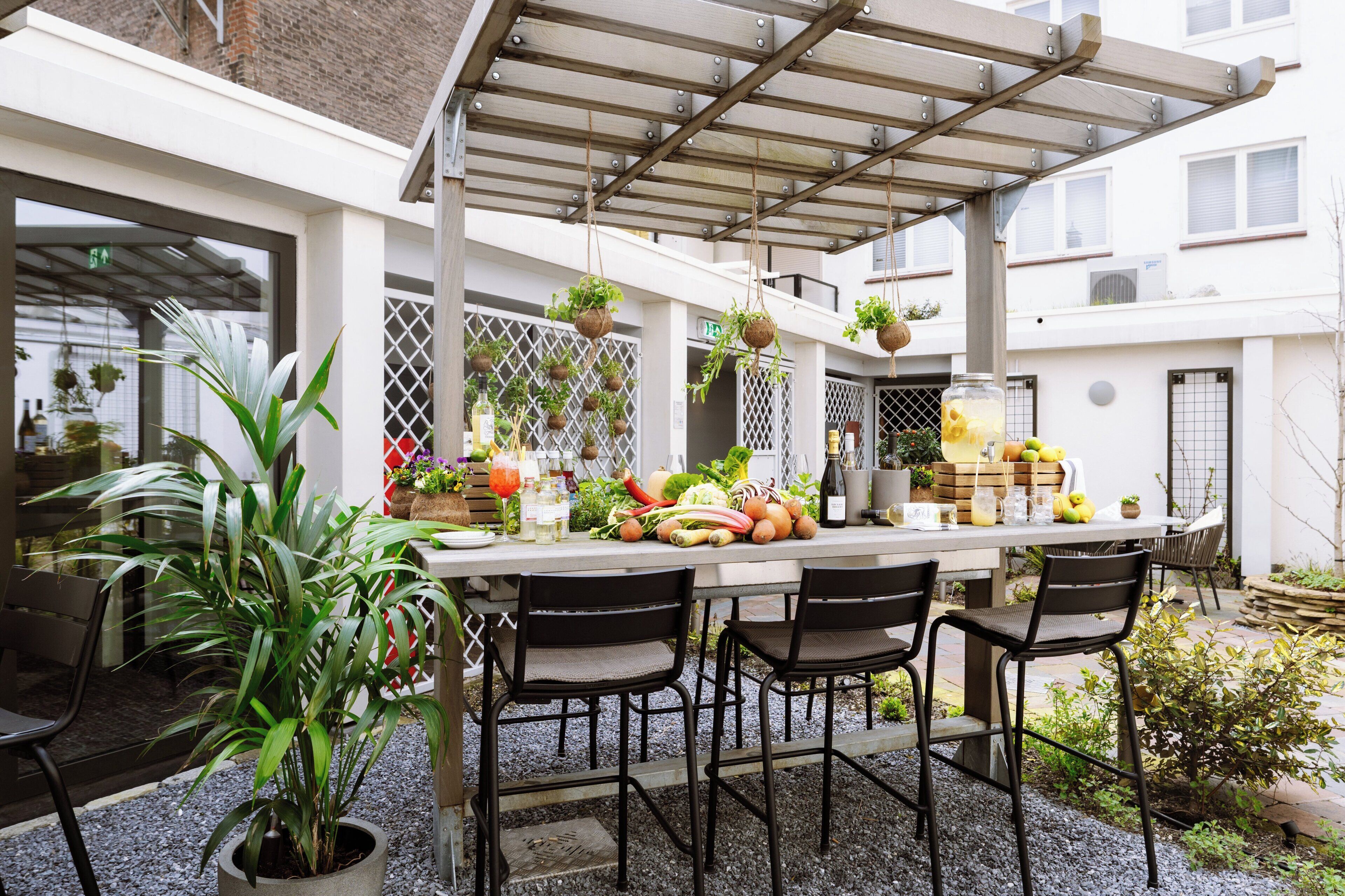 breakfast, lunch, dinner served; local and international cuisine