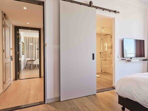 Suite, 1 King Bed, Balcony | Premium bedding, minibar, in-room safe, desk - voco The Hague by IHG (The Hague)