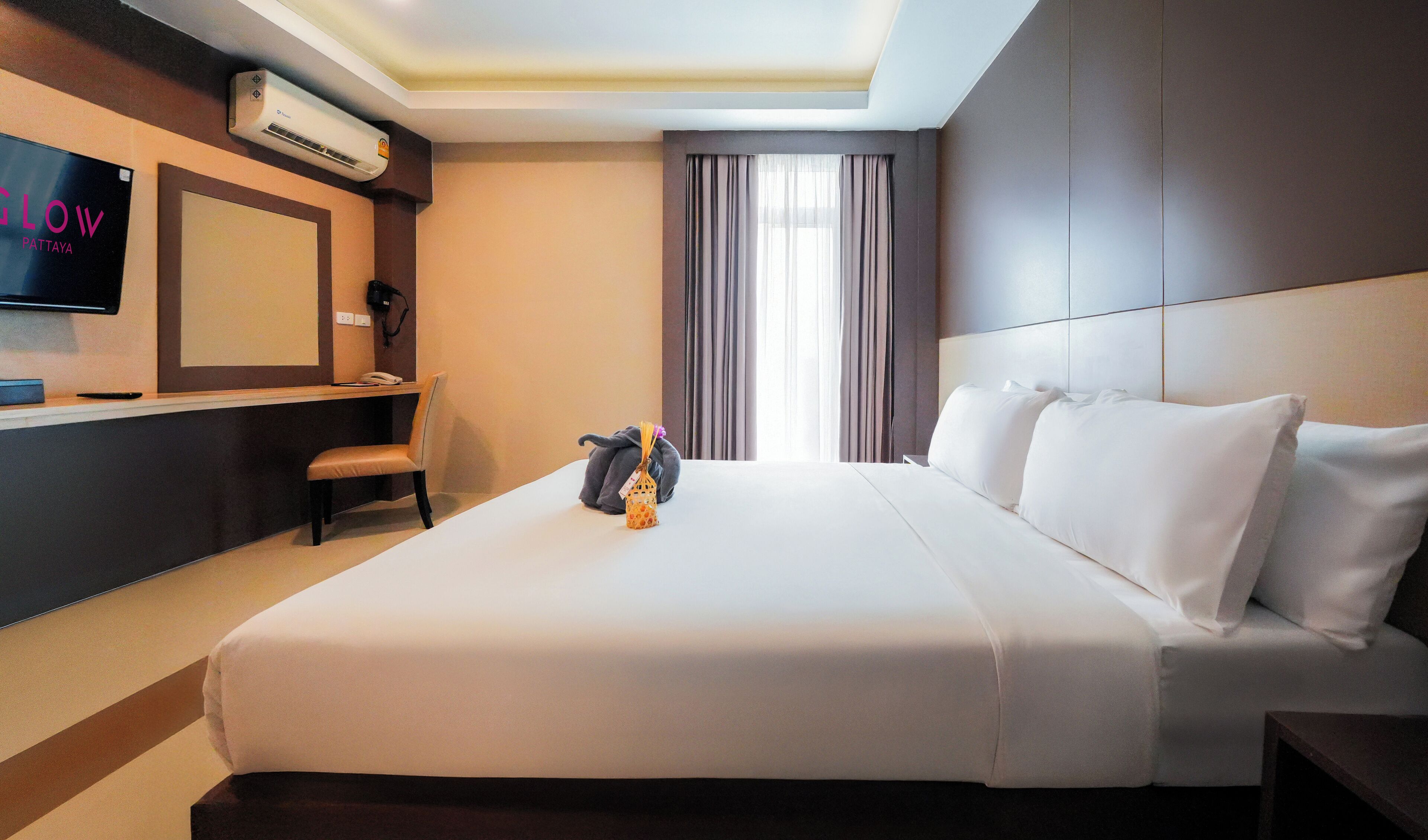 Family Room | In-room safe, desk, iron/ironing board, free WiFi