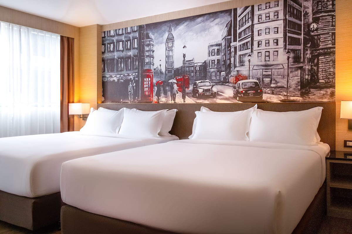 Deluxe Premier | In-room safe, desk, iron/ironing board, free WiFi