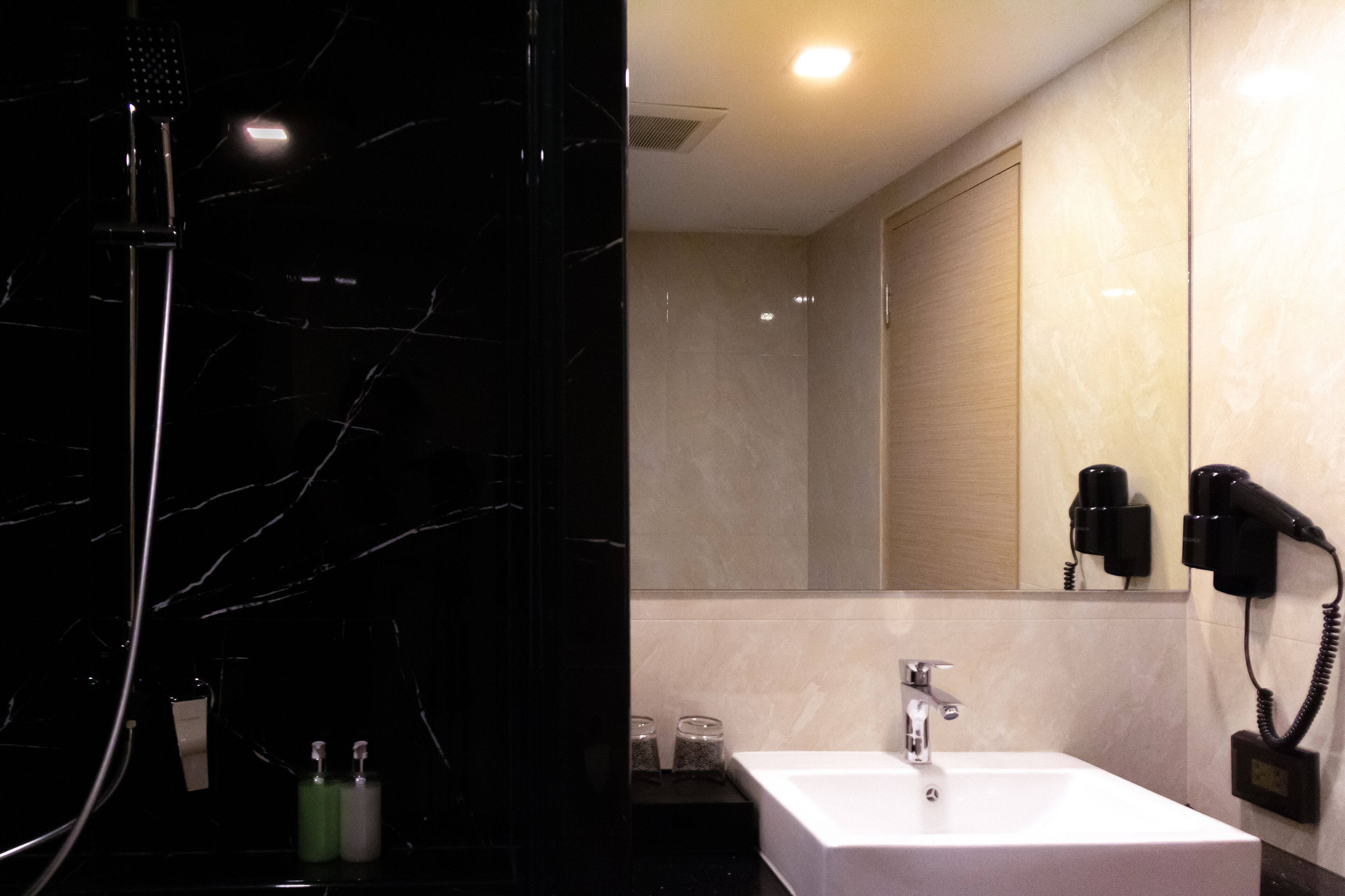 deluxe premier | bathroom | shower, hair dryer, bathrobes, slippers