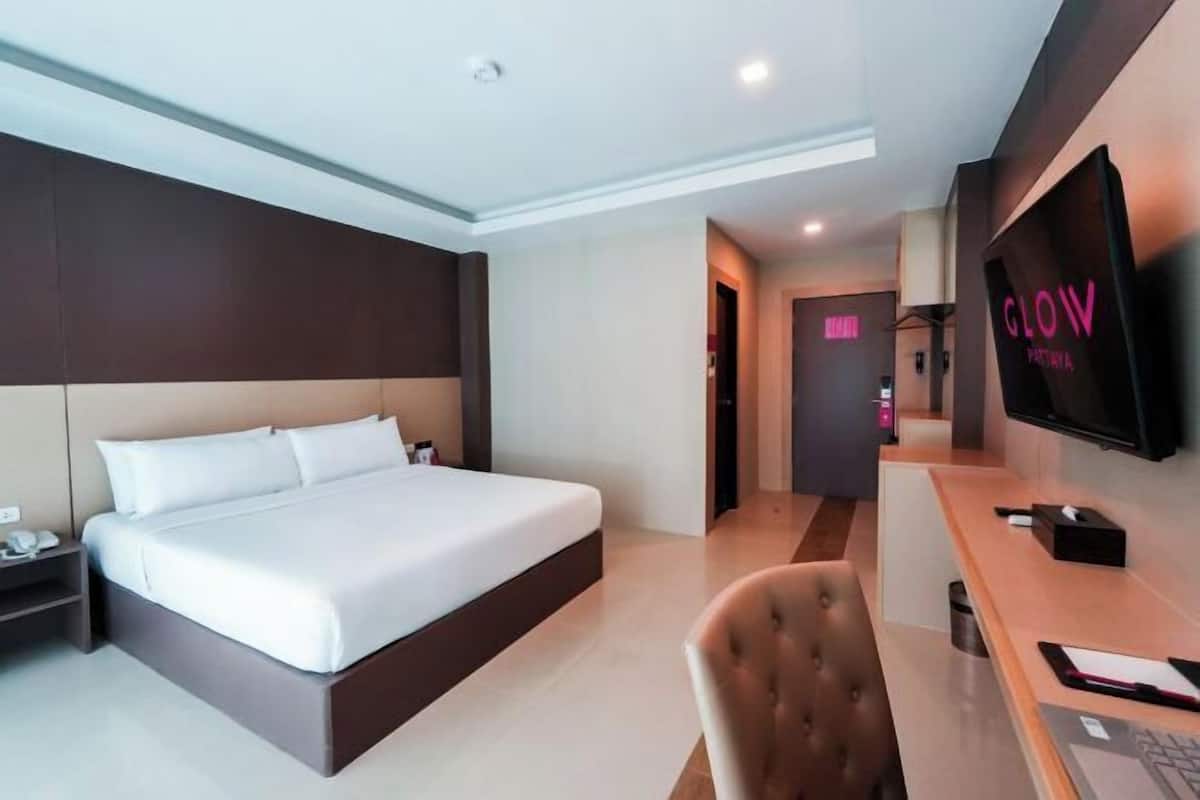 In-room safe, desk, iron/ironing board, free WiFi