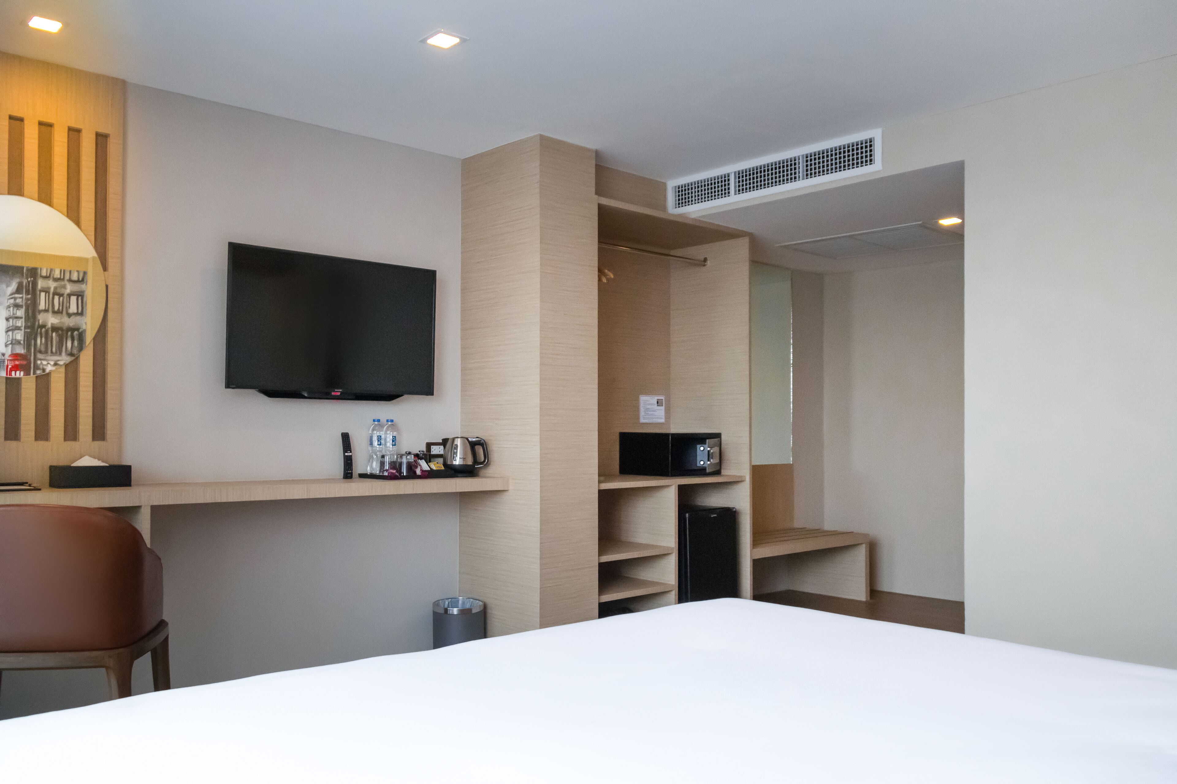 deluxe connecting premier | 1 bedroom, in-room safe, desk, iron/ironing board