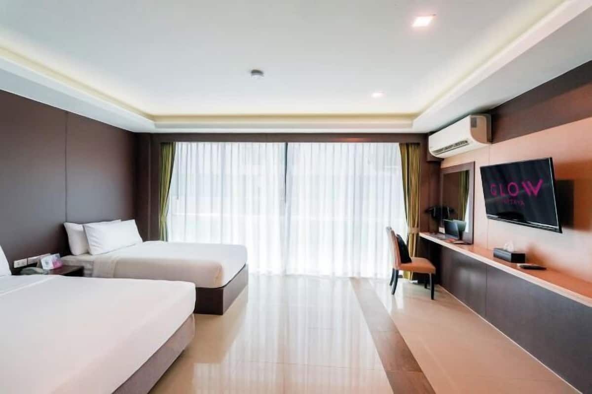 In-room safe, desk, iron/ironing board, free WiFi