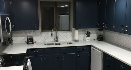 Perfect for Long Stays. Recently remodeled 2 bedroom 1.5 bathroom unit.