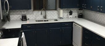 Perfect for Long Stays. Recently remodeled 2 bedroom 1.5 bathroom unit.