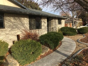 Exterior detail - Perfect for Long Stays. Recently remodeled 2 bedroom 1.5 bathroom unit. (Caldwell)