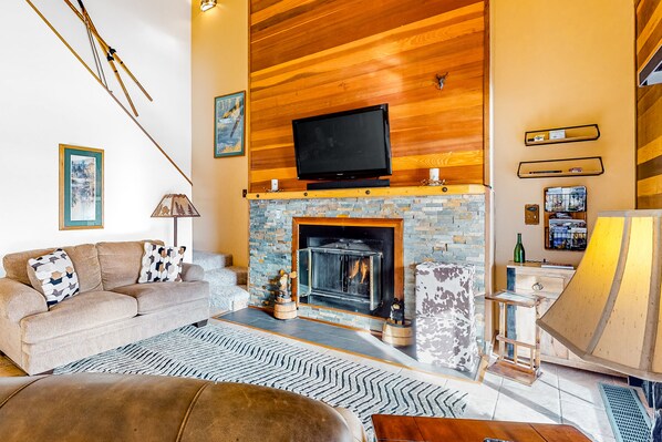 TV, fireplace