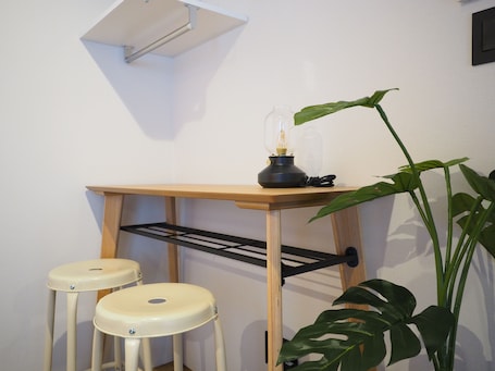 Deluxe Twin Room | Desk, laptop workspace, iron/ironing board, free WiFi. Luana Shibuya