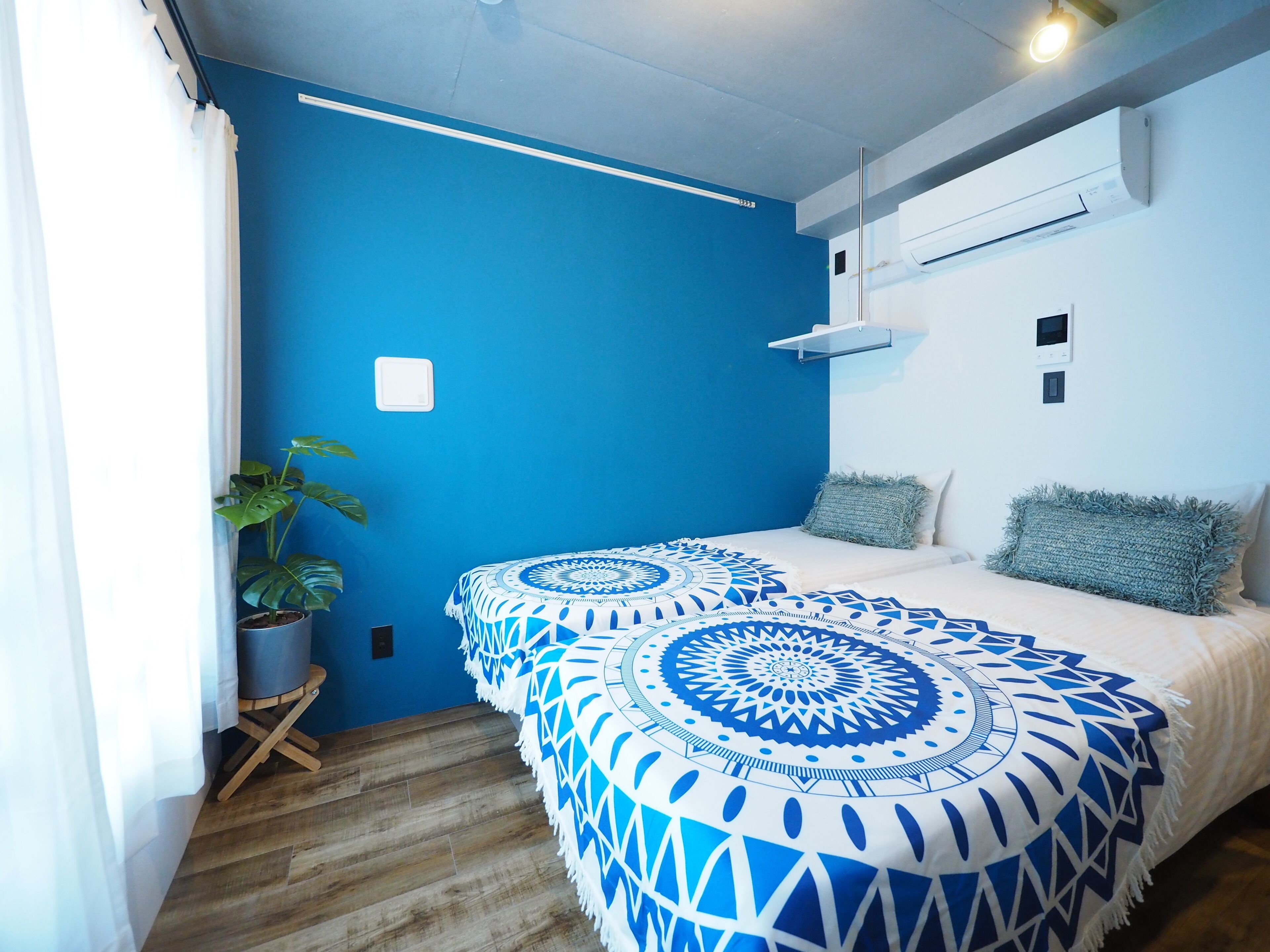 Desk, laptop workspace, iron/ironing board, free WiFi