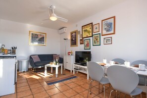 TV, DVD player - Beautiful and classic villa in Senija, on the Costa Blanca, Spain  with private pool for 4 persons (Senija)