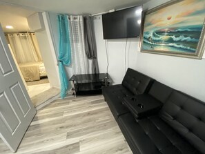 2 bedrooms, iron/ironing board, internet, bed sheets