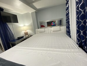 2 bedrooms, iron/ironing board, Internet, bed sheets - Nice 2bedroom Apt with Patio Included to Enjoy (West New York)