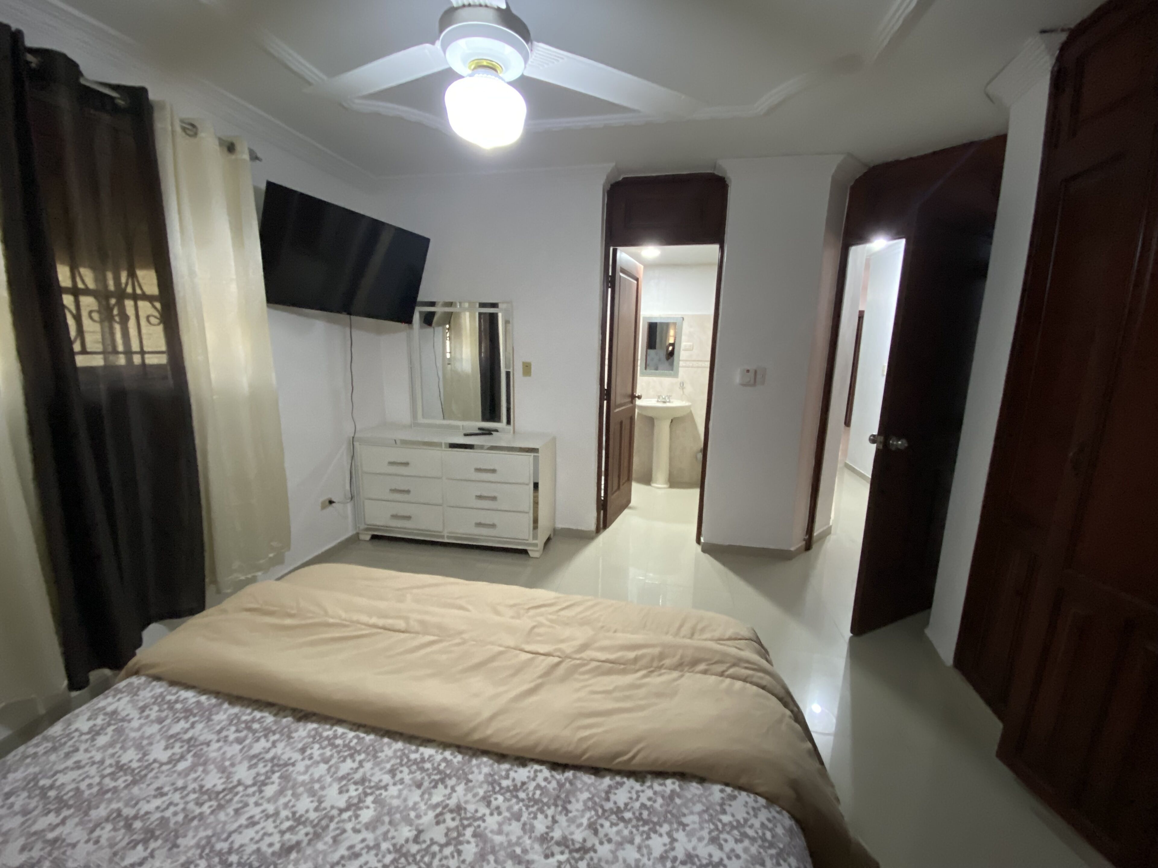 2 chambres, fer et planche à repasser, accès Internet, draps fournis