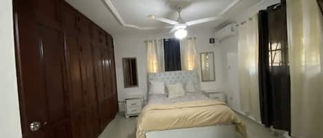 3 chambres, fer et planche à repasser, accès Internet, draps fournis