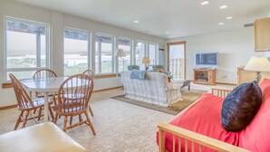 House, Multiple Beds (Wave Catchers) | Living room - Wave Catchers (Pacific City)