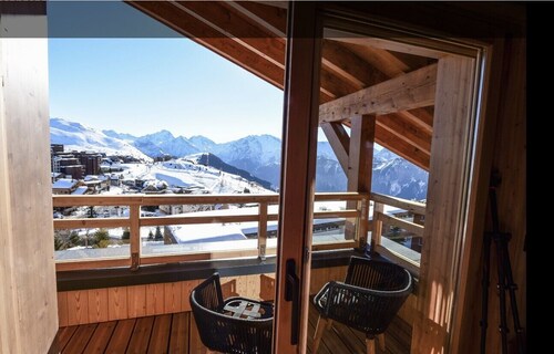 Prestigious ski-in/ski-out apartment with panoramic view