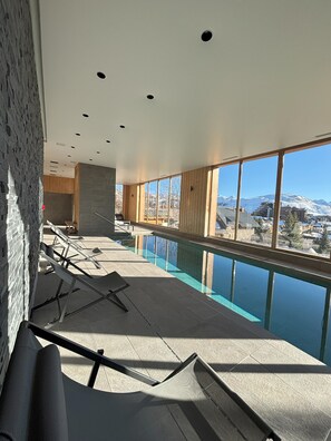 Indoor pool, a heated pool - Prestigious ski-in/ski-out apartment with panoramic view (Huez)
