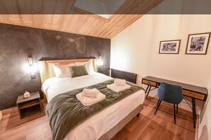 4 bedrooms, free WiFi - Prestigious ski-in/ski-out apartment with panoramic view (Huez)