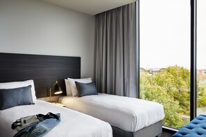 Down comforters, in-room safe, desk, laptop workspace - Punthill Caroline Springs (Caroline Springs)